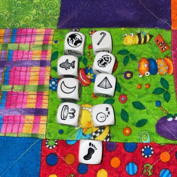 Rory's Story Cubes with Orange Pouch - Picture 2 of 6
